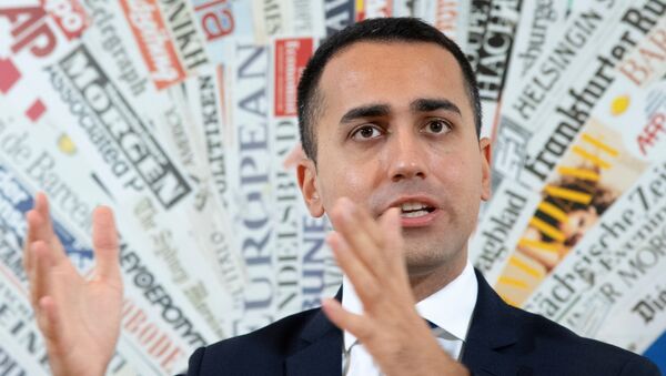 Italy deputy Prime Minister and Labour, Industry Minister Luigi Di Maio gestures during a press conference, on November 9, 2018 in Rome - Sputnik International