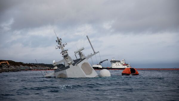 A shipwrecked Norwegian navy frigate KNM Helge Ingstad is seen in this Norwegian Coastal Administration handout picture in Oygarden, Norway, November 13, 2018 - Sputnik International
