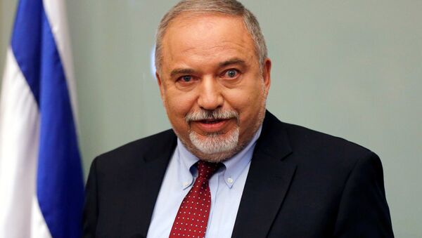 Israel's Defence Minister Avigdor Lieberman delivers a statement to the media following his party, Yisrael Beitenu, faction meeting at the Knesset, Israel's parliament, in Jerusalem November 14, 2018 - Sputnik International