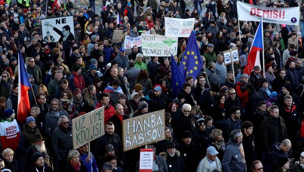 Protesters in Pargue Call for PM Andrej Babis' Resignation - Sputnik International