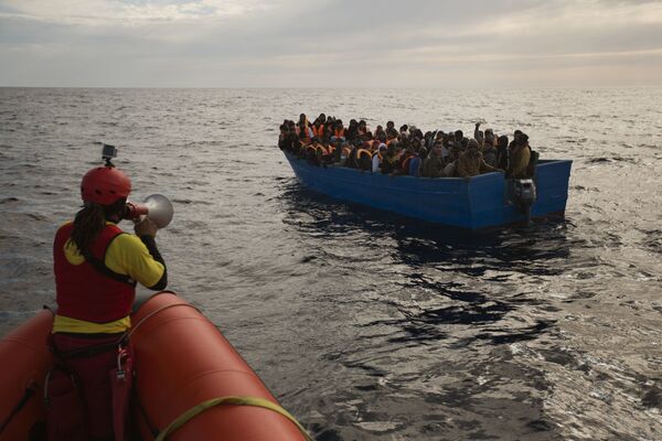 Spain Busts Two Rings Smuggling Migrants to France Spain Busts Two Rings Smuggling Migrants to France - Sputnik International