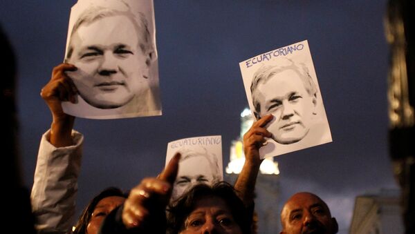 Supporters of WikiLeaks founder Julian Assange - Sputnik International