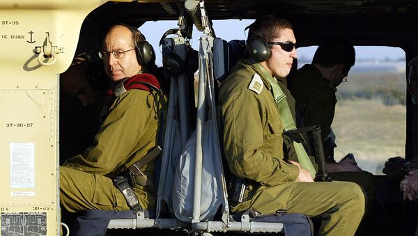 Moshe Yaalon (L) is seen on board of a Black Hawk helicopter with one of his bodyguards (R). File photo - Sputnik International