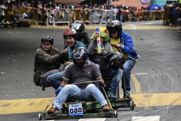 Participants descend a hill in home-made vehicles during the 29th Car Festival in Medellin, Antioquia department, Colombia - Sputnik International