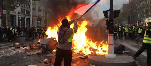 Yellow vests mass protests against the rise in fuel prices in the French capital of Paris Yellow vests mass protests against the rise in fuel prices in the French capital of Paris - Sputnik International