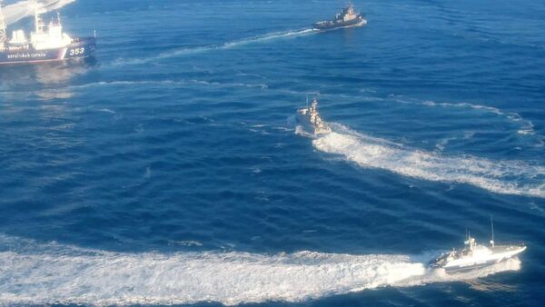 Ukrainian naval ships violating Russian maritime border, Photo: Crimea's FSB Press Service - Sputnik International