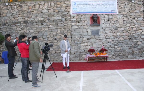 Bust of Dagestan's Prominent Poet Gamzatov Unveiled in Nepal - Sputnik International