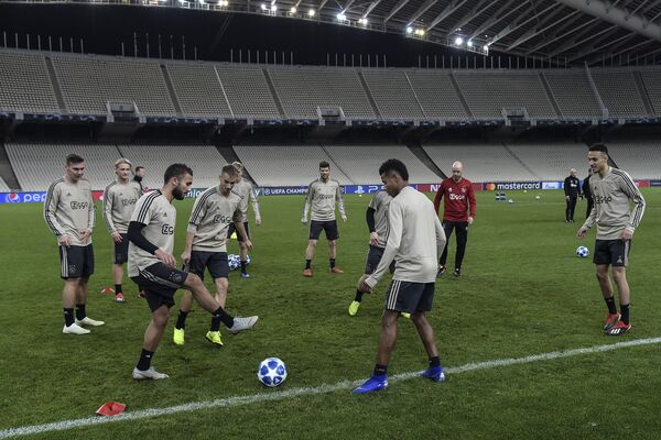 Ajax players training on the pitch at the Olympic Stadium ahead of the match with AEK Athens - Sputnik International