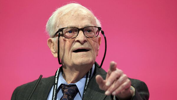 This Sept. 24, 2014 photo shows World War II veteran and political activist Harry Leslie Smith speaking during the Labour Party annual conference, in Manchester - Sputnik International