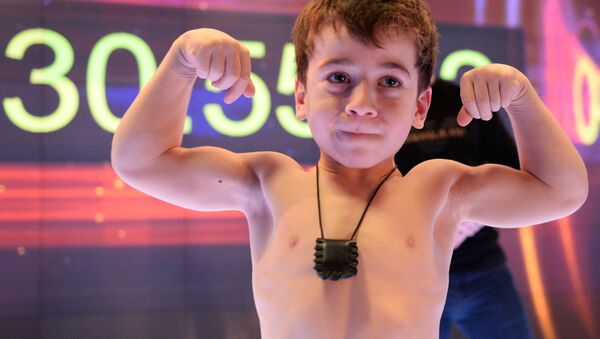 Five-year-old Rakhim Kuriyev from Chechnya set a world record on push-ups - Sputnik International