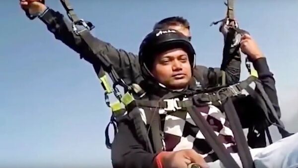 The brave pilot saved life to the tourist and broke - Sputnik International