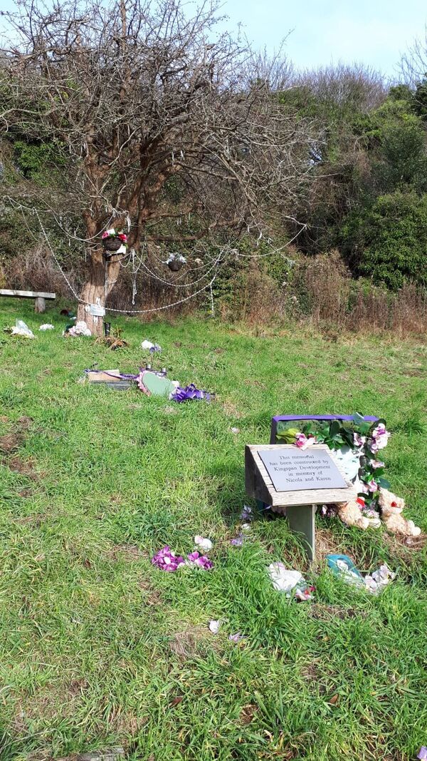 This shrine in Brighton's Wild Park was erected in memory of Nicola Fellows and Karen Hadaway This shrine in Brighton's Wild Park was erected in memory of Nicola Fellows and Karen Hadaway - Sputnik International
