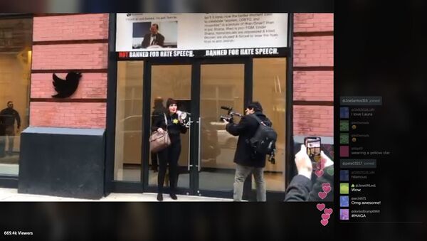 Fringe-right media activist Laura Loomer handcuffs herself to the front doors of Twitter's New York City headquarters in protest of her ban from the platform. - Sputnik International