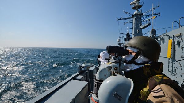 Romanian frigate Regina Maria personnel with the NATO Standing Maritime Group-2 keep watch during a military drill on the Black Sea, 60km from Constanta city March 16, 2015Romanian frigate Regina Maria personnel with the NATO Standing Maritime Group-2 keep watch during a military drill on the Black Sea, 60km from Constanta city March 16, 2015 - Sputnik International