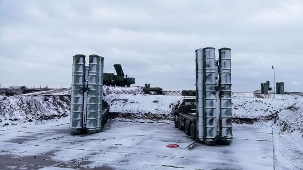 Дивизион зенитной ракетной системы С-400 Триумф завершил испытания и заступил на боевое дежурство в Крыму - Sputnik International