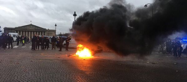 French ambulance drivers block traffic during a protest demonstrartion near the National Assembly in Paris, December 3, 2018 French ambulance drivers block traffic during a protest demonstrartion near the National Assembly in Paris, December 3, 2018 - Sputnik International