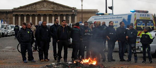French ambulance drivers block traffic during a protest demonstrartion near the National Assembly in Paris, December 3, 2018 French ambulance drivers block traffic during a protest demonstrartion near the National Assembly in Paris, December 3, 2018 - Sputnik International