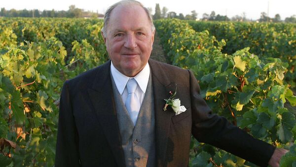 (FILES) In this file photo taken on September 06, 2003 Belgian businessman and billionaire Albert Frere, then 77, poses in his vineyard of the Château Cheval Blancin Saint-Emilion, at the wedding of his daughter Ségolène with the British financier Ian Gallienne - Sputnik International