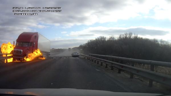 Freak Accident Causes Big Rig to Burst Into Flames in Russia’s Voronezh - Sputnik International