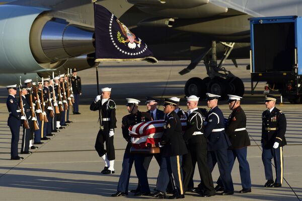 Casket of former President George H.W. Bush is carried by a joint services military honor guard to a hearse at Andrews Air Force Base in Maryland Casket of former President George H.W. Bush is carried by a joint services military honor guard to a hearse at Andrews Air Force Base in Maryland - Sputnik International