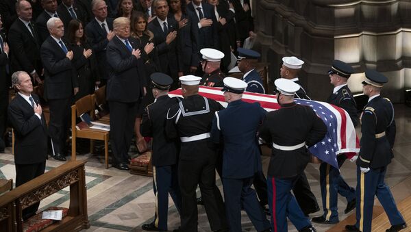 The flag-draped casket of former President George H.W. Bush is carried by a military honor guard - Sputnik International