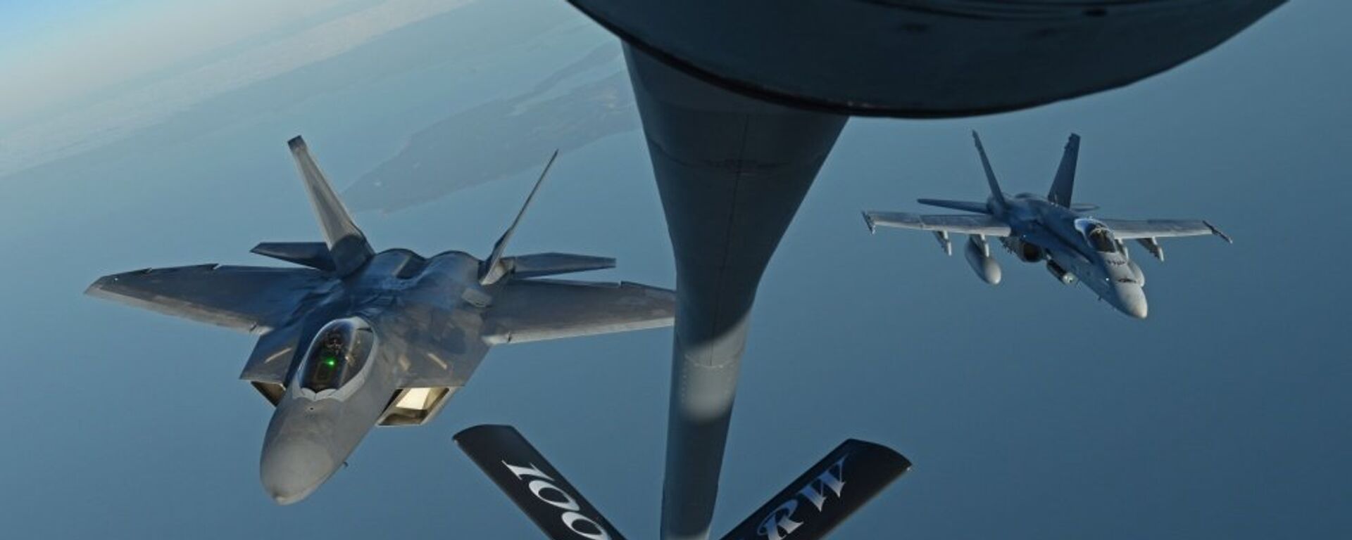 Air Refueling with F-22, F-18 - Sputnik International, 1920, 11.04.2024