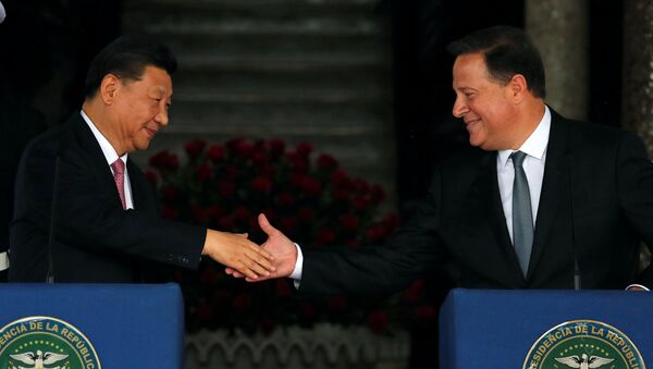 China's President Xi Jinping and his Panamanian counterpart Juan Carlos Varela - Sputnik International