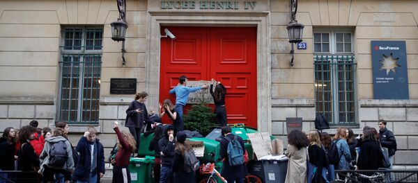 High school students block the entrance of the Lycee Henri IV secondary school to protest against the French government's reform plan, in Paris, France, December 6, 2018 High school students block the entrance of the Lycee Henri IV secondary school to protest against the French government's reform plan, in Paris, France, December 6, 2018 - Sputnik International