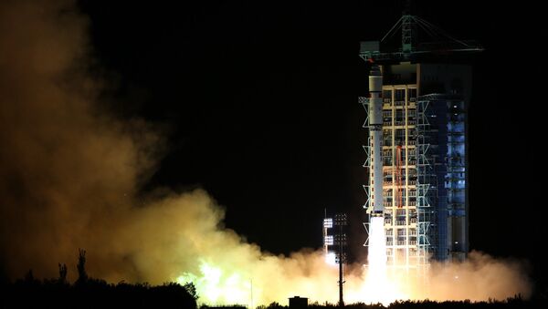 In this photo released by China's Xinhua News Agency, a Long March-2D rocket carrying the world's first quantum satellite lifts off from the Jiuquan Satellite Launch Center in Jiuquan, northwestern China's Gansu Province, early Tuesday, Aug. 16, 2016 - Sputnik International