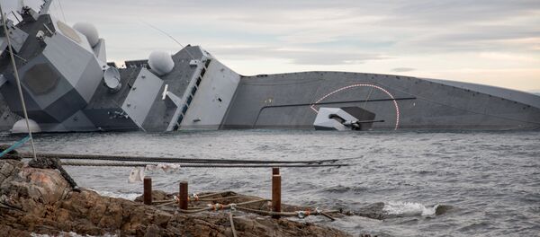 A shipwrecked Norwegian navy frigate KNM Helge Ingstad is seen in this Norwegian Coastal Administration handout picture in Oygarden, Norway, November 13, 2018 - Sputnik International
