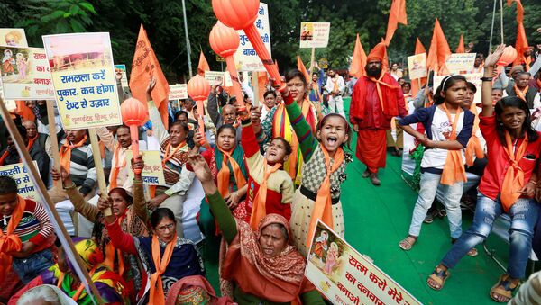 People shout slogans during a demonstration organised by the Hindu hardline group United Hindu Front to mark the 26th anniversary of the razing of a 16th century Babri mosque by a Hindu mob in the town of Ayodhya, in New Delhi, India, December 6, 2018 - Sputnik International
