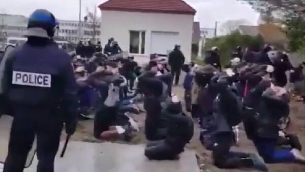 Riot Police arrest Hundreds of Students in France looks like an Execution by firing squad!! - Sputnik International