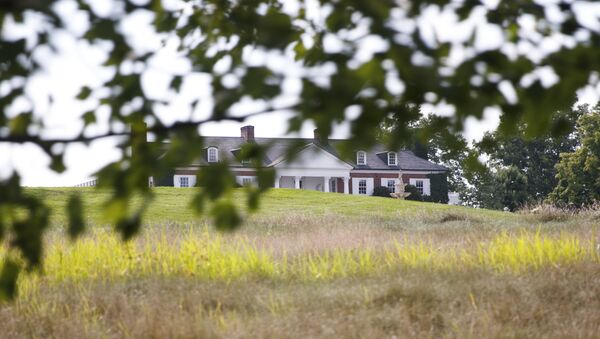 The clubhouse of Trump National Golf Club is seen from the media van, Thursday, Aug. 9, 2018, Bedminster, N.J., before a President Donald Trump meets with state leaders about prison reform.(AP Photo/Carolyn Kaster) - Sputnik International