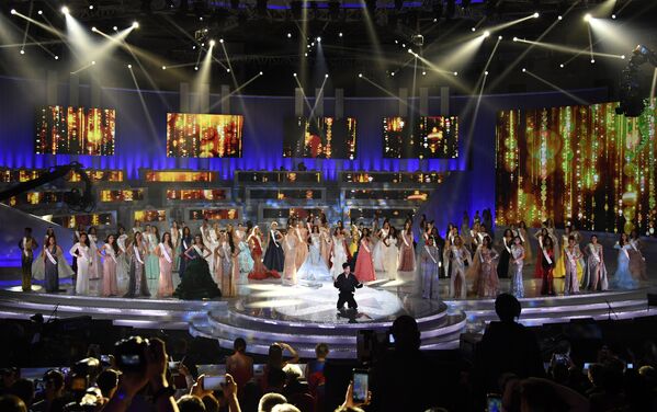 A Singer Dimash Kudaibergen Peforms at The Miss World 2018 Held in China - Sputnik International