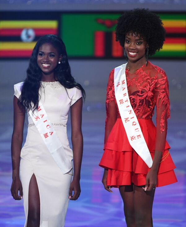 Miss Jamaica Kadijah Robinson (L) and Miss Martinique Larissa Segarel During The Miss World 2018 - Sputnik International