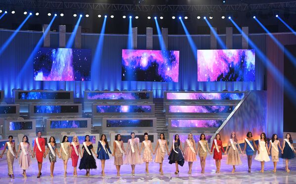 Contestants Stand on Stage During The Miss World 2018 - Sputnik International