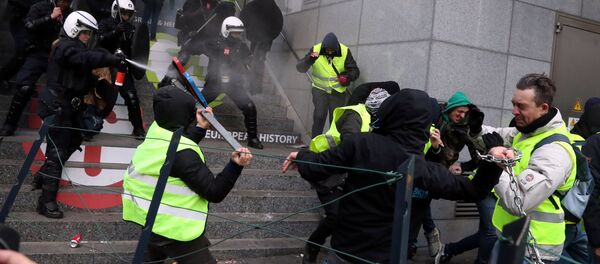 Demonstrators clash with police during the yellow vests protest against higher fuel prices, in Brussels, Belgium, December 8, 2018 Demonstrators clash with police during the yellow vests protest against higher fuel prices, in Brussels, Belgium, December 8, 2018 - Sputnik International