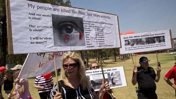 White South Africans hold placards during a protest against the violent murder of farmers which they term genocide and oppressive state policies in favour of blacks in Pretoria on October 10, 2013 - Sputnik International