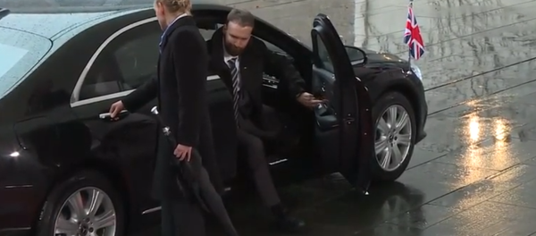 PM May Stuck in Her Car - Sputnik International