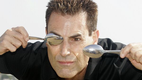 Israeli-British illusionist Uri Geller poses during the 24th MIPCOM (International Film and Programme Market for Tv, Video,Cable and Satellitte) in Cannes, southeastern France, Tuesday, Oct 14, 2008. - Sputnik International