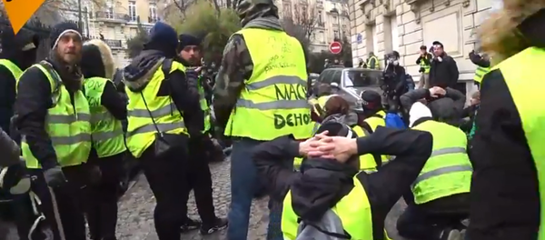 Yellow Vests hold protests in Paris, France, on 15 December, 2018 - Sputnik International