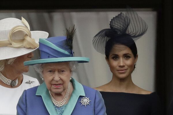 Prince Harry, Meghan Markle Reportedly Kept Queen in the Dark About Their Lucrative Netflix Deal Prince Harry, Meghan Markle Reportedly Kept Queen in the Dark About Their Lucrative Netflix Deal - Sputnik International
