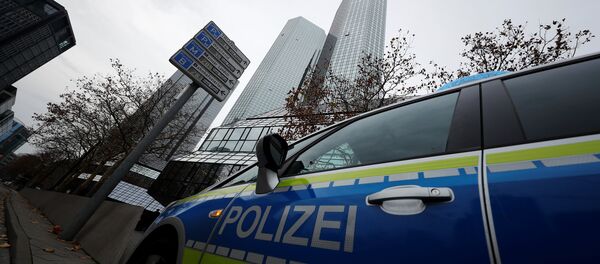 Police vehicles are parked in front of Deutsche Bank headquarters as roughly 170 criminal police officers, prosecutors and tax inspectors searched Deutsche Bank offices in and around Frankfurt, Germany, November 29, 2018 - Sputnik International