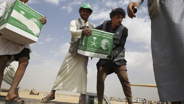 In this Saturday, Feb. 3, 2018 photograph, relief workers unload aid carried into Yemen by the Saudi military in Marib, Yemen - Sputnik International