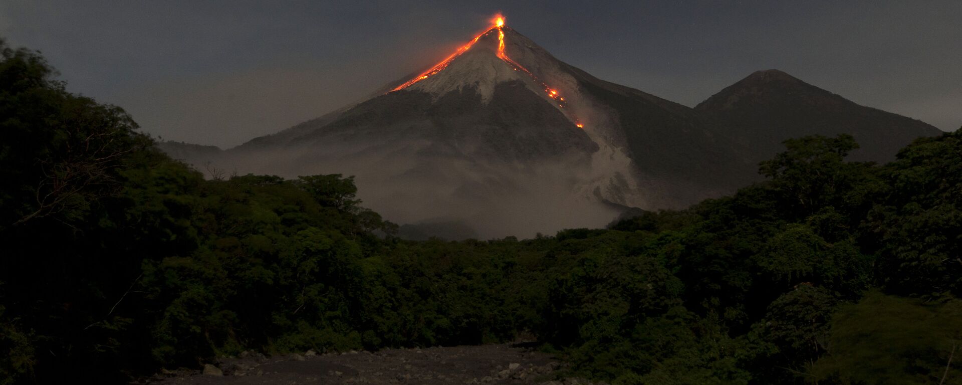 El volcán de Fuego en Guatemala - Sputnik International, 1920, 11.12.2022