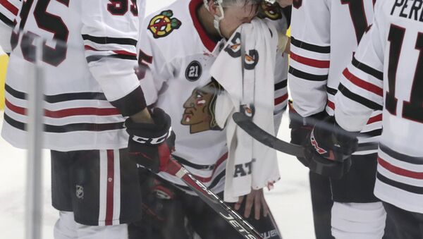 Chicago Blackhawks defenseman Connor Murphy after he caught an elbow during the third period of the team's NHL hockey game against the Dallas Stars - Sputnik International