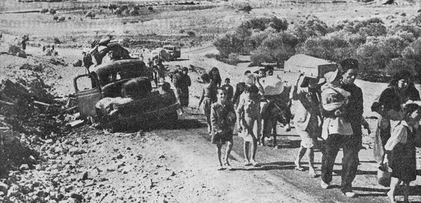 The Arab-Israeli conflict. The six-day war of 1967. Refugees on the roads of Israel-occupied Arab territories. Photo copy from the weekly Za rubezhom. The Arab-Israeli conflict. The six-day war of 1967. Refugees on the roads of Israel-occupied Arab territories. Photo copy from the weekly Za rubezhom. - Sputnik International