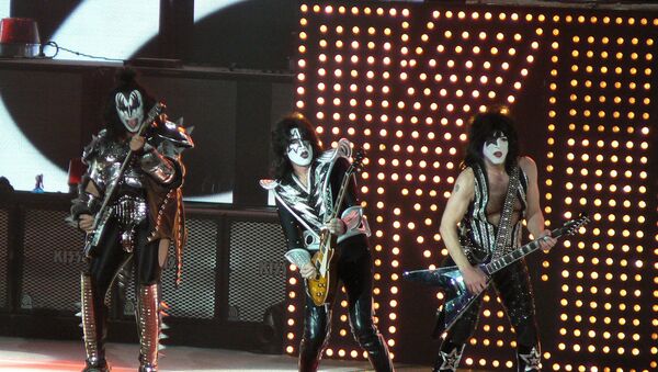 Kiss performing in Sacramento, California, in 2009 - Sputnik International