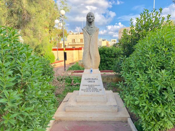 Flowers are laid at the foot of this statue of Karin Grech in San Gwann, Malta every Christmas Flowers are laid at the foot of this statue of Karin Grech in San Gwann, Malta every Christmas - Sputnik International