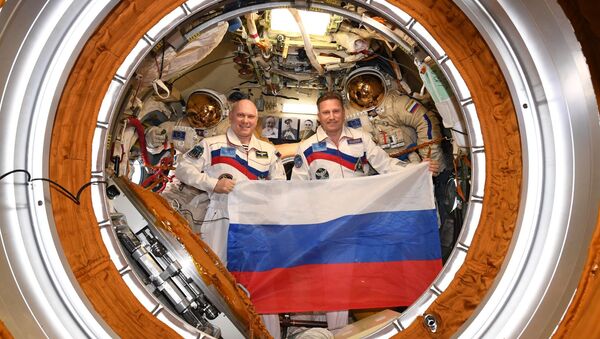 Pilot-cosmonauts Oleg Artemyev and Sergei Prokopiev - Sputnik International